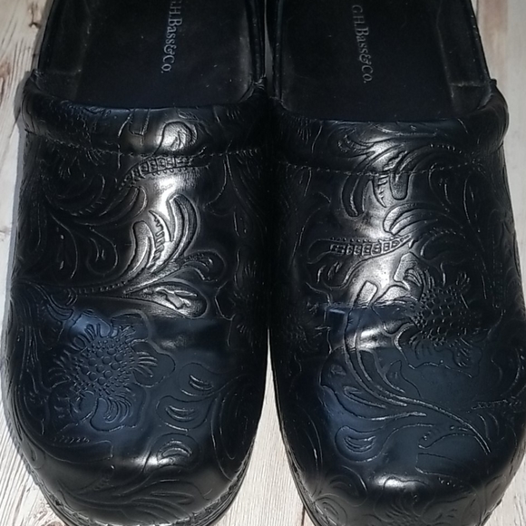 G.H. Bass&Co. Black embossed "Melinda"clogs size 8 - Picture 5 of 8